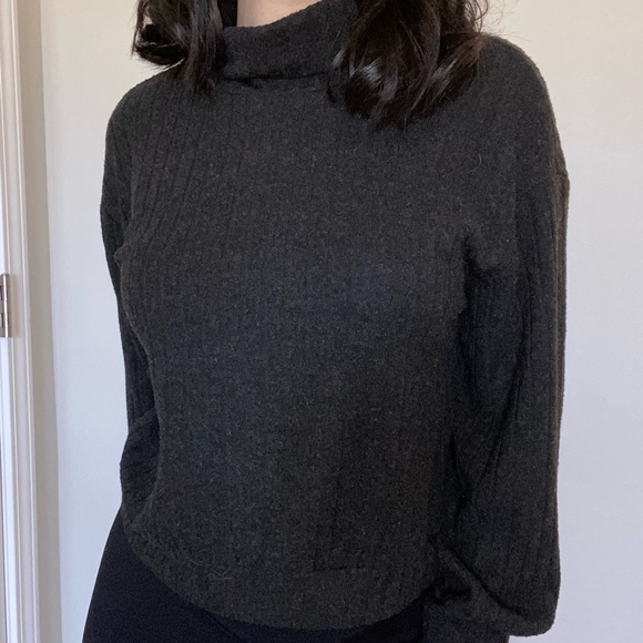 🚨[SOLD] Knit Turtle Neck - Picture 1 of 6